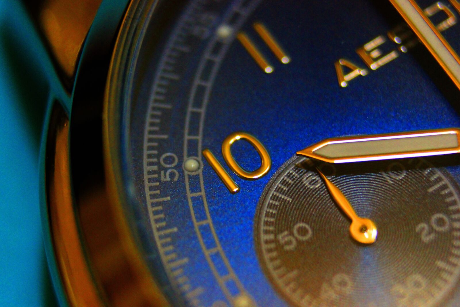 Canon EOS 550D (EOS Rebel T2i / EOS Kiss X4) sample photo. Watch, ten, blue photography
