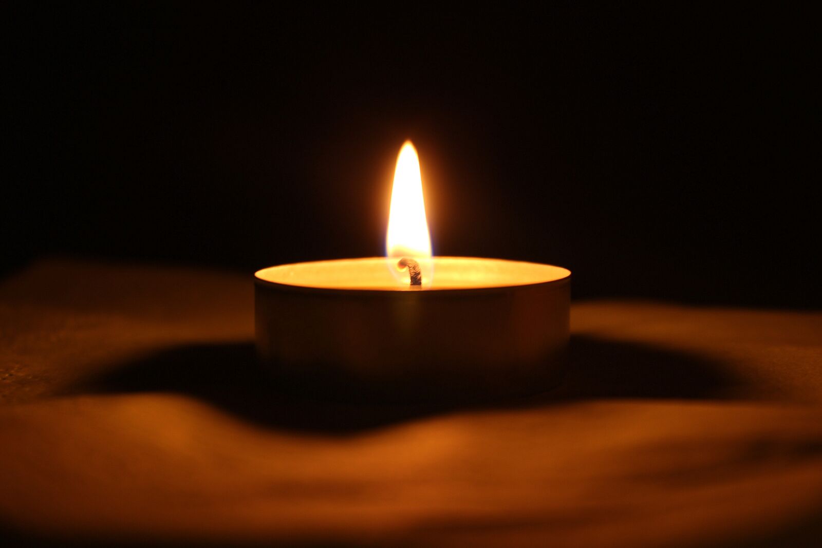 Canon EOS 1200D (EOS Rebel T5 / EOS Kiss X70 / EOS Hi) sample photo. Candle, mood, glow photography