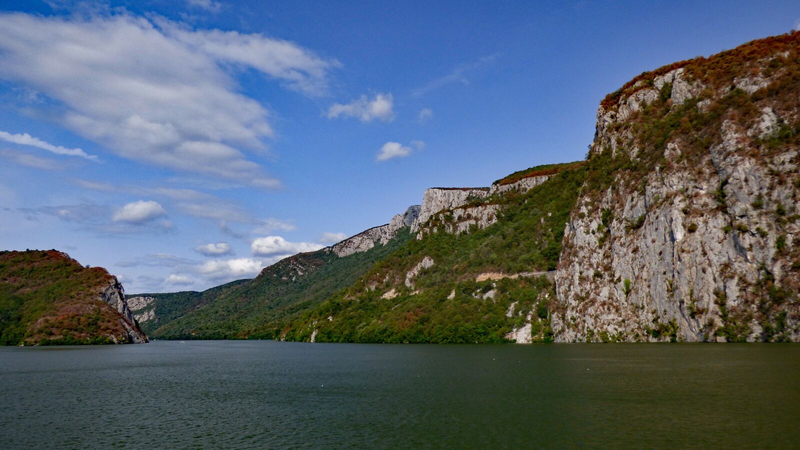 Panasonic Lumix DMC-FZ70 sample photo. Danube, river, travel photography