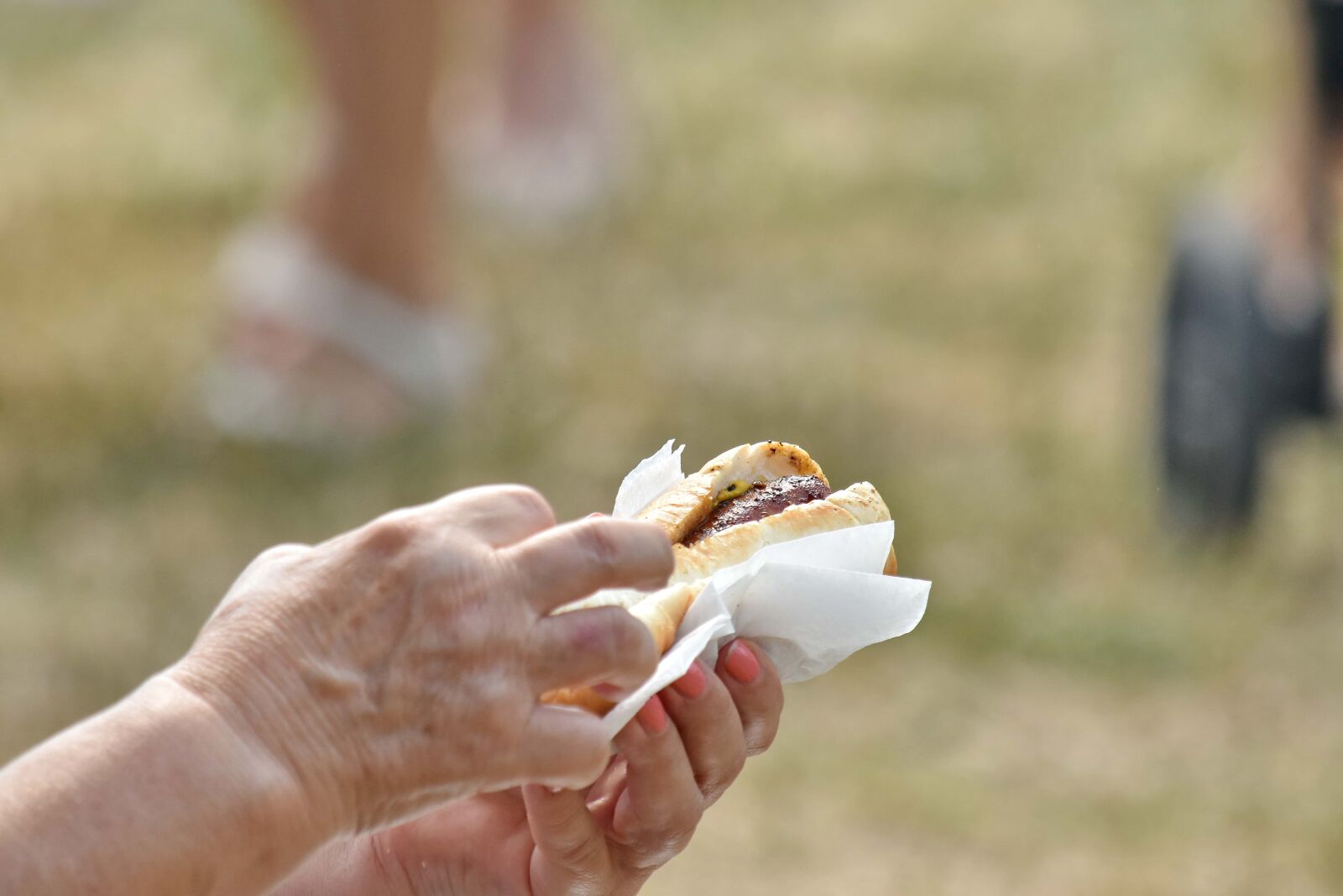 Nikon D5500 sample photo. Delicious, finger, sandwich, summer photography
