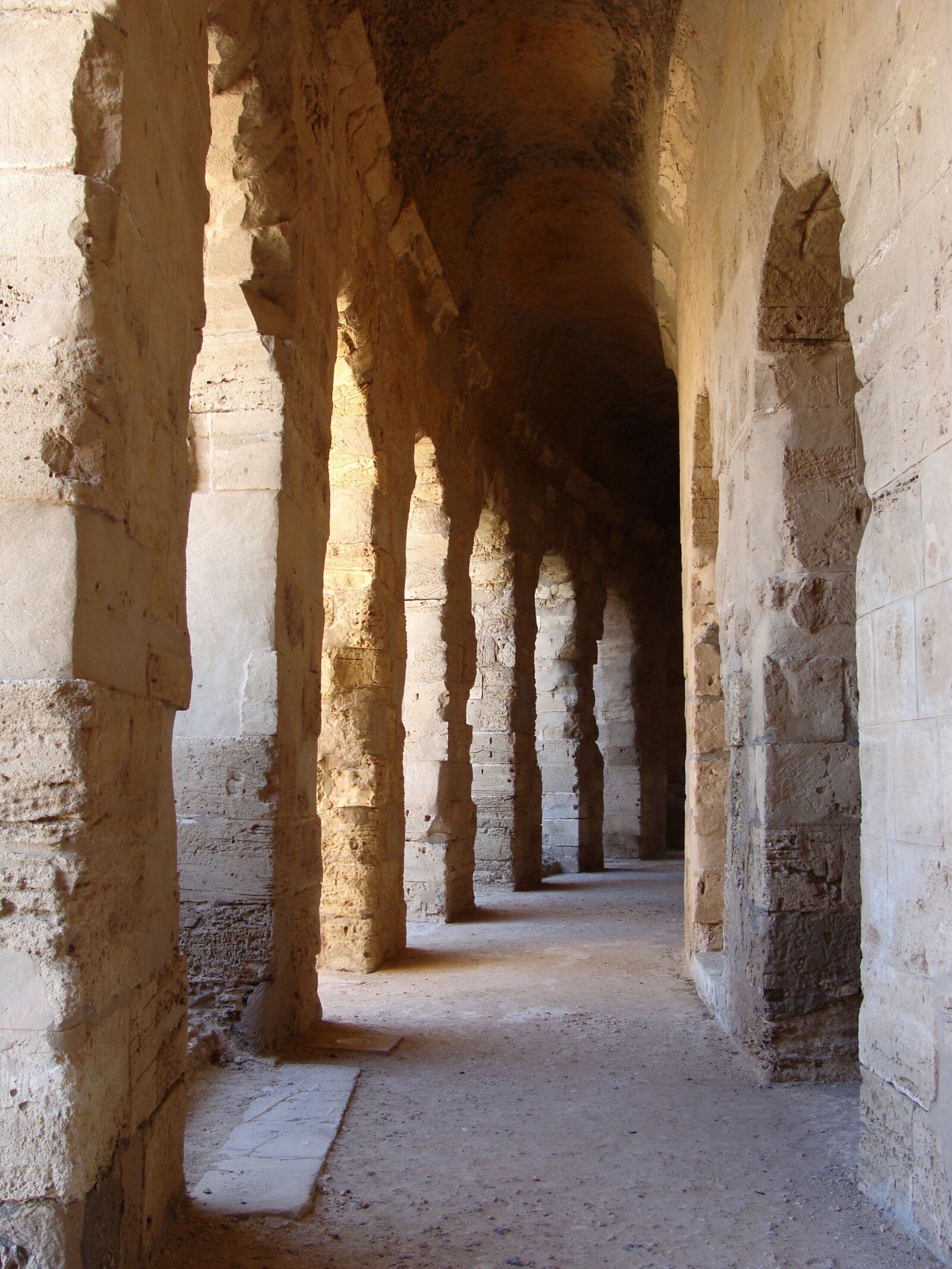 Sony Cyber-shot DSC-H10 sample photo. Roman ruins, ancient, corridor photography