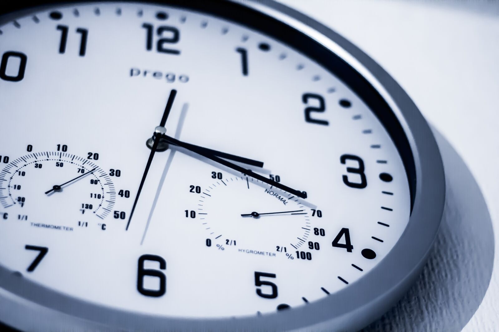Canon EOS 60D + Canon EF 50mm F1.8 STM sample photo. Clock, watches, time photography