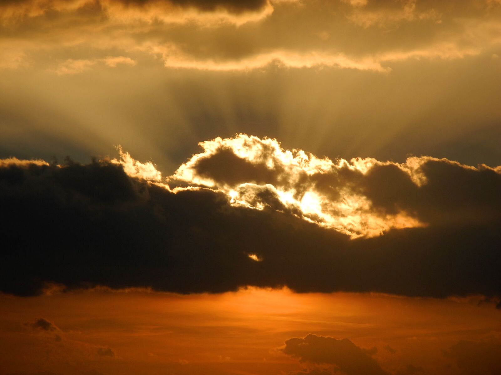 Nikon Coolpix P7000 sample photo. Sunset, clouds, dawn photography
