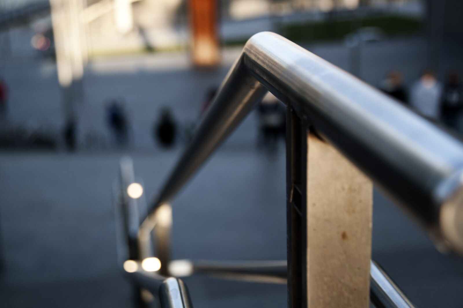Canon EOS 500D (EOS Rebel T1i / EOS Kiss X3) sample photo. Handrail, city, urban photography