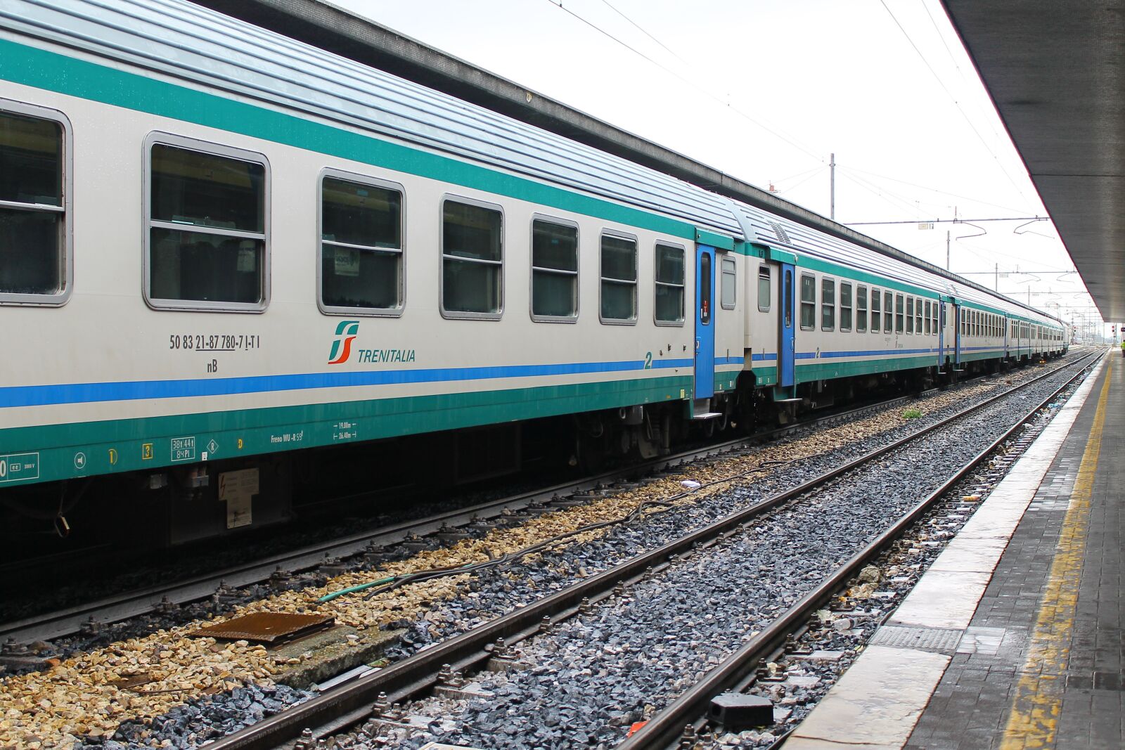 Canon EOS 1100D (EOS Rebel T3 / EOS Kiss X50) sample photo. Train, trenitalia, europe photography