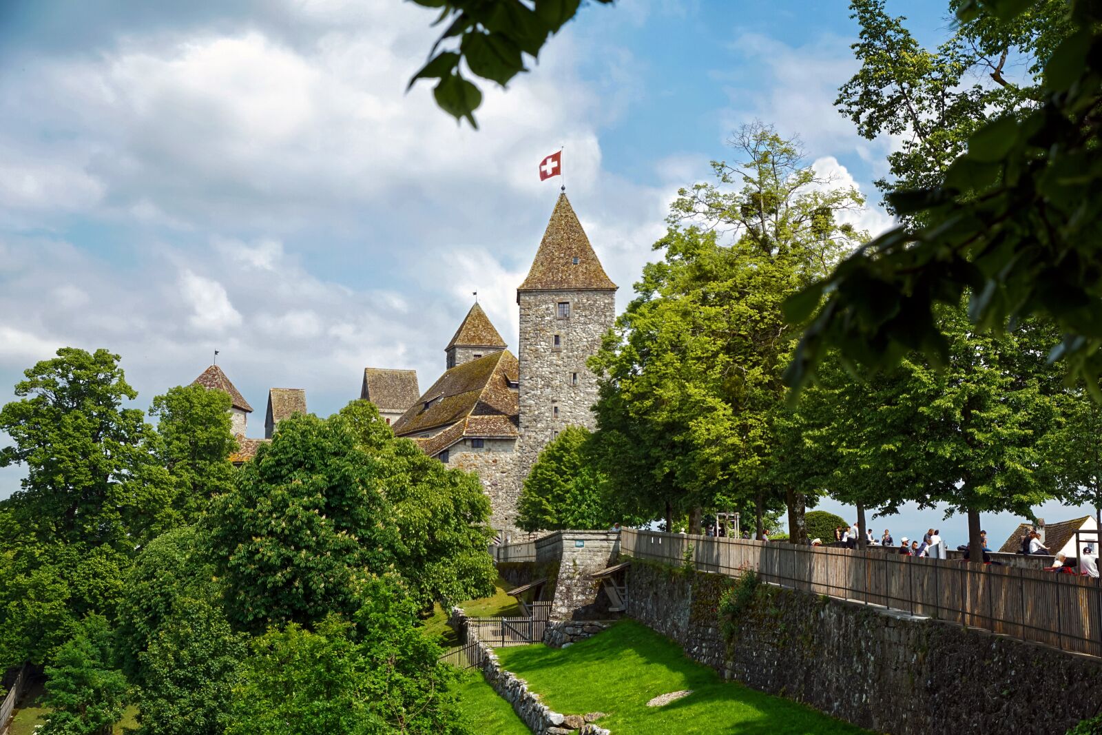 Sony DT 18-135mm F3.5-5.6 SAM sample photo. Rapperswil, castle, switzerland photography