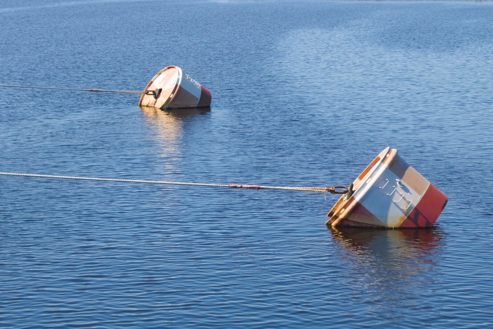 Canon EOS 750D (EOS Rebel T6i / EOS Kiss X8i) sample photo. Sea, beacons, rope photography