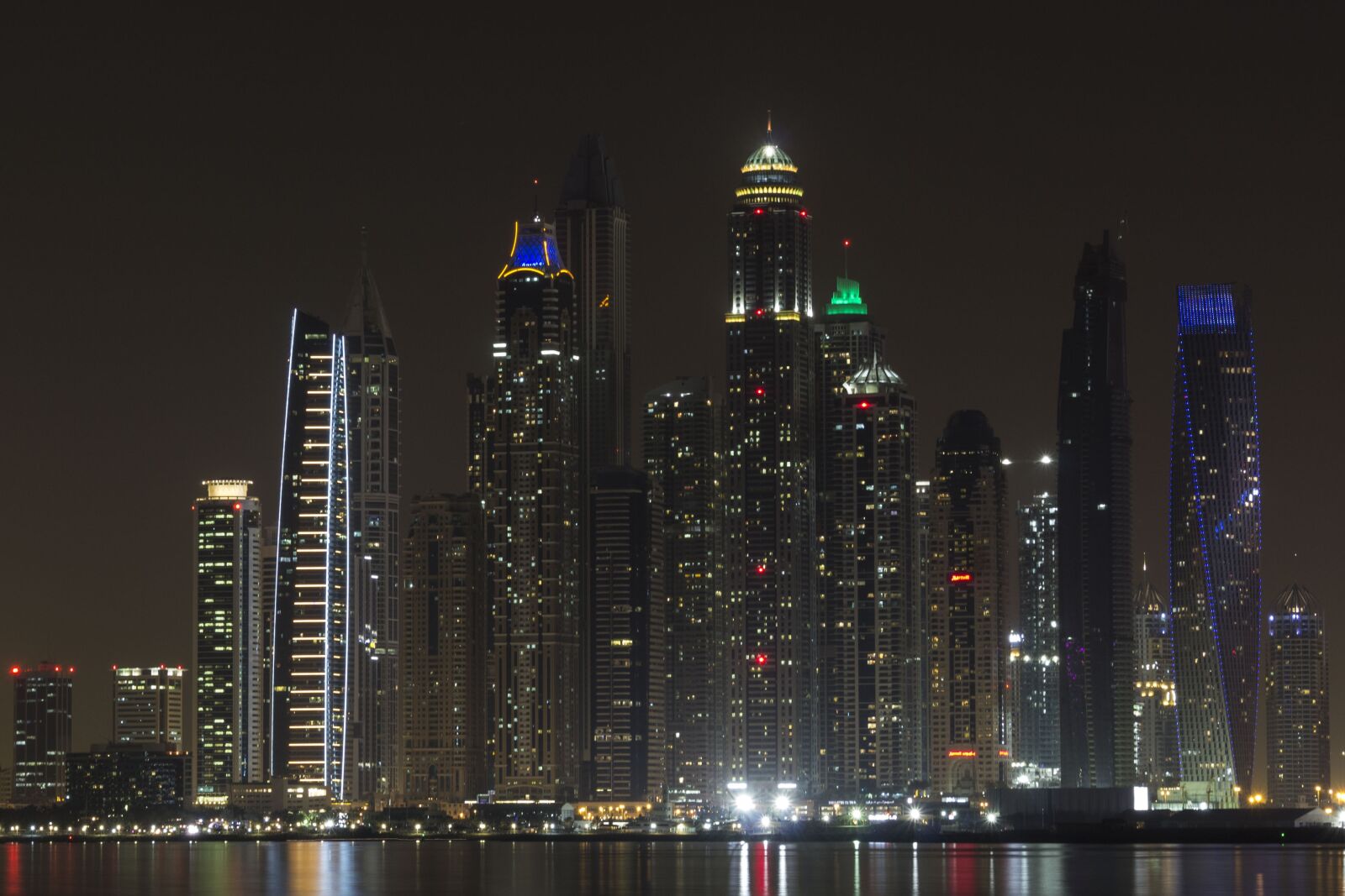 Canon EOS 1200D (EOS Rebel T5 / EOS Kiss X70 / EOS Hi) sample photo. Dubai, night, skyscraper photography