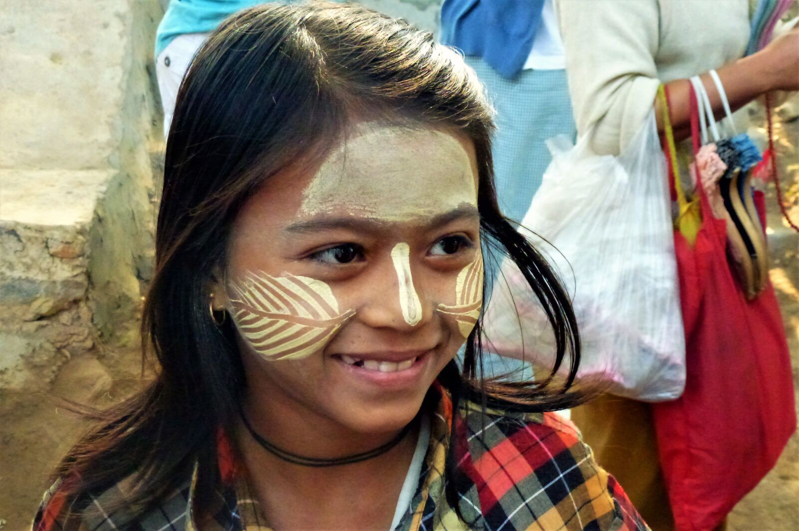 Panasonic Lumix DMC-ZS10 (Lumix DMC-TZ20 / Lumix DMC-TZ22) sample photo. Burmese, people, portrait photography