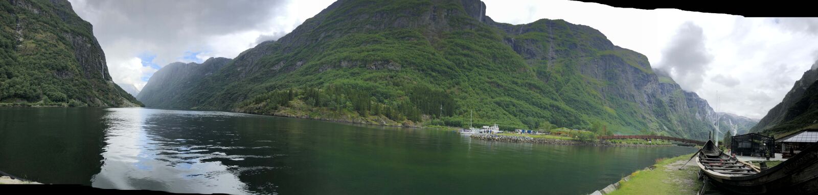 Apple iPhone X sample photo. Boat, boathouse, lakeside, panorama photography