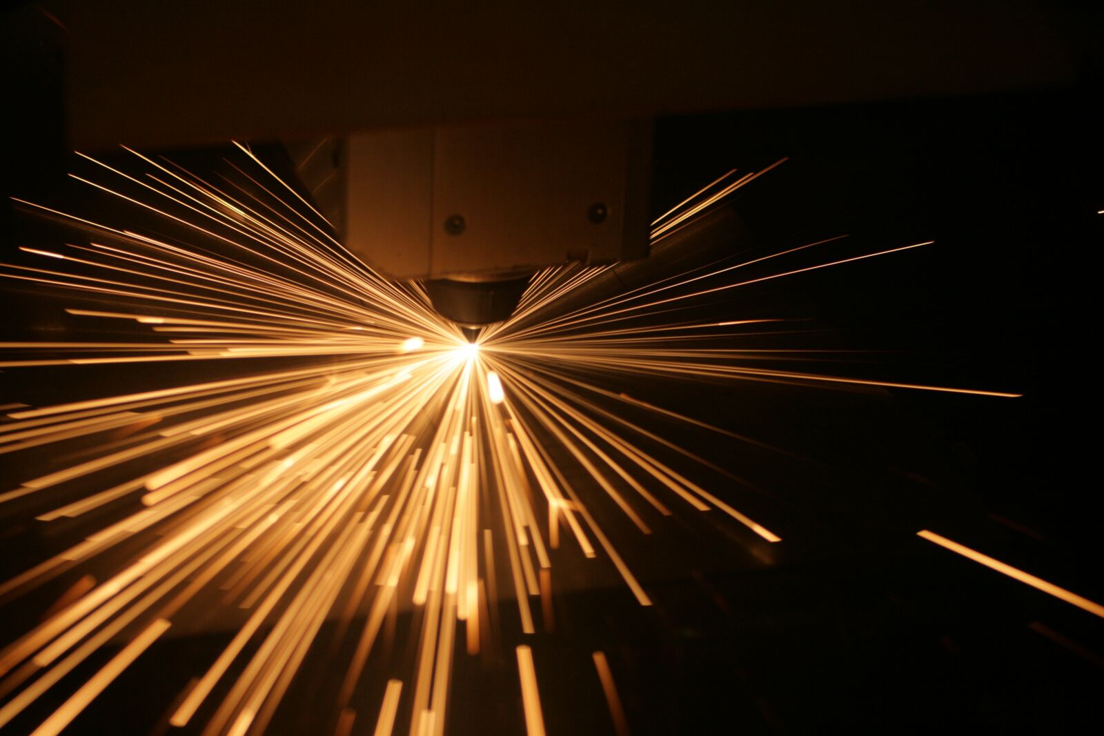 Canon EOS 400D (EOS Digital Rebel XTi / EOS Kiss Digital X) sample photo. High light, welding, rays photography