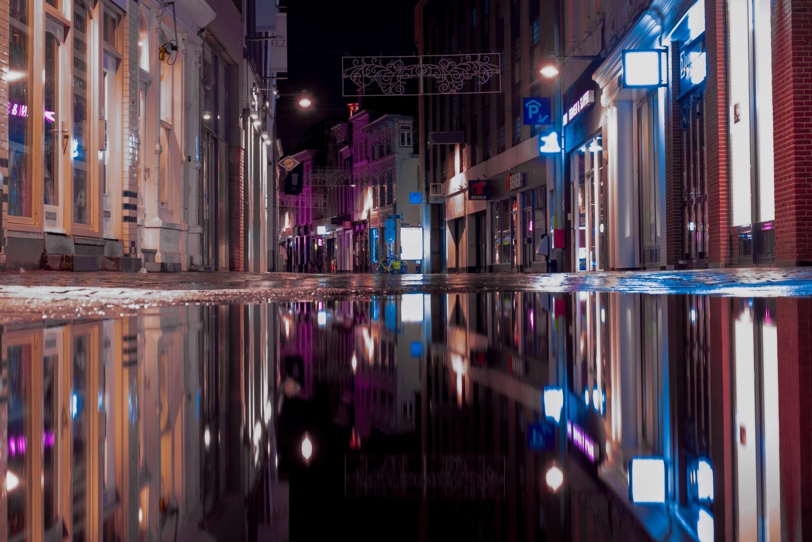 Fujifilm X-T3 sample photo. Reflection, shopping street, water photography