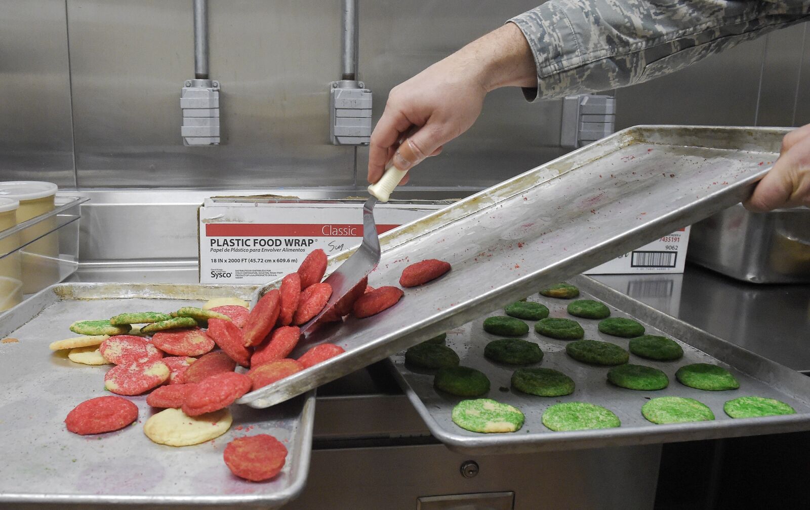 Nikon D4S sample photo. Cookies, fresh, making photography