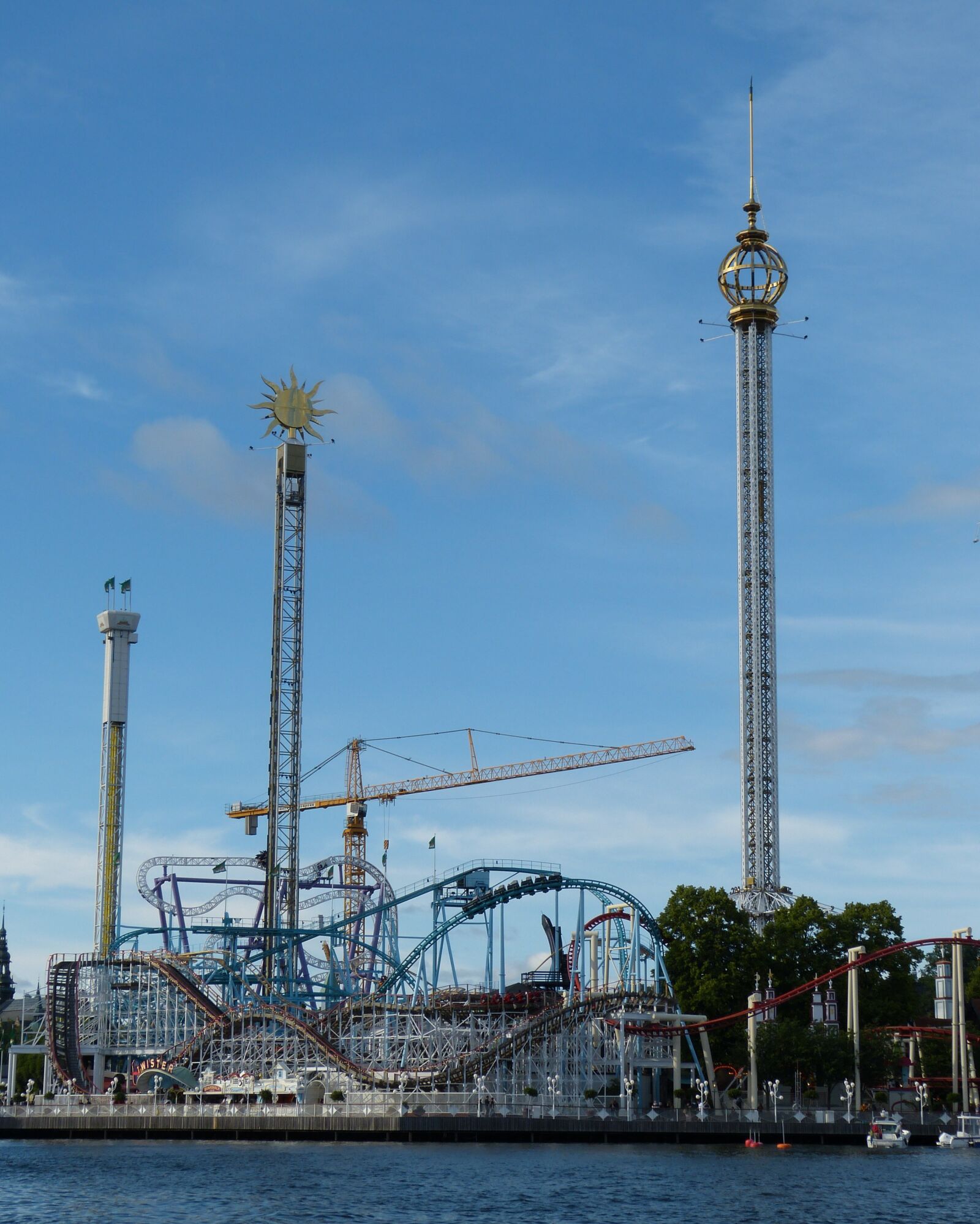 Panasonic Lumix DMC-FZ150 sample photo. Fair, fairground, year market photography