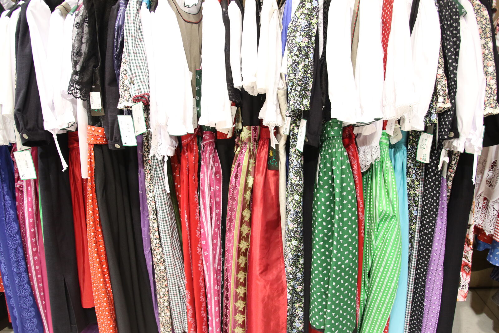 Canon EOS 7D Mark II sample photo. Clothes, colorful, dress, dresses photography