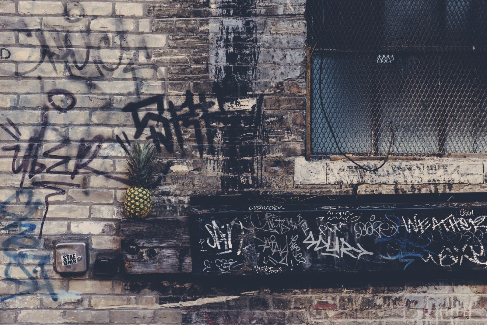 Sony a7 II + Sony FE 28-70mm F3.5-5.6 OSS sample photo. Bricks, building, dirty photography