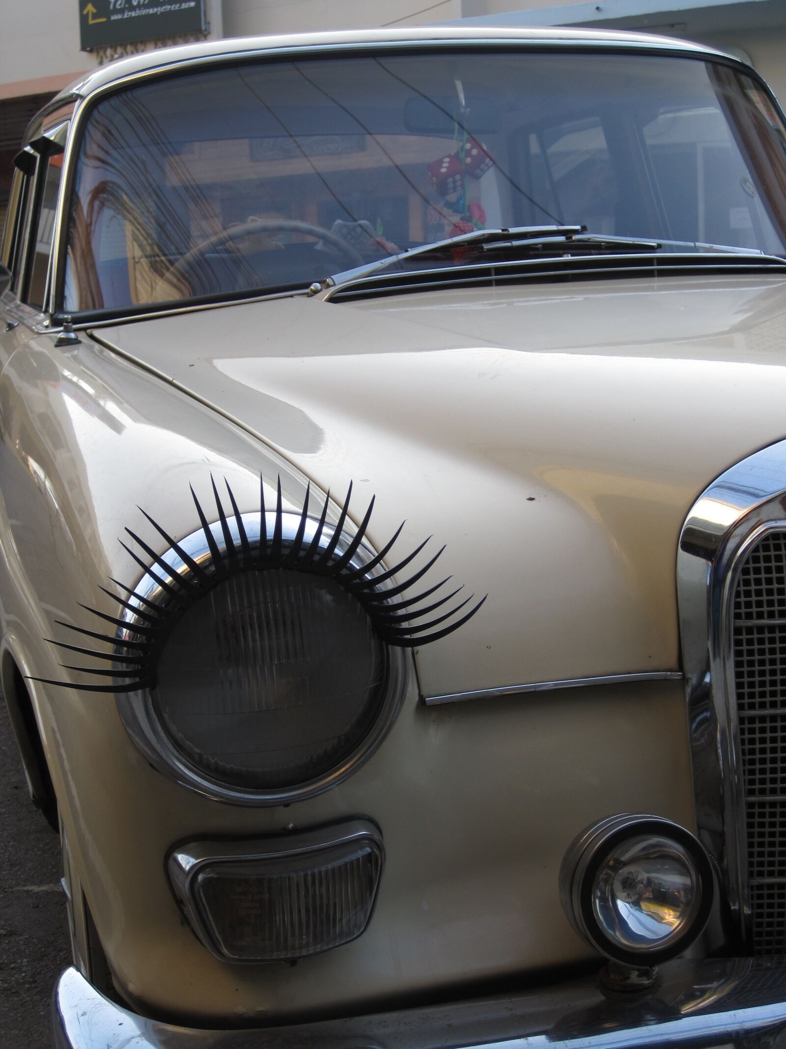Canon PowerShot SD1200 IS (Digital IXUS 95 IS / IXY Digital 110 IS) sample photo. Oldtimer, eyelashes, benz photography