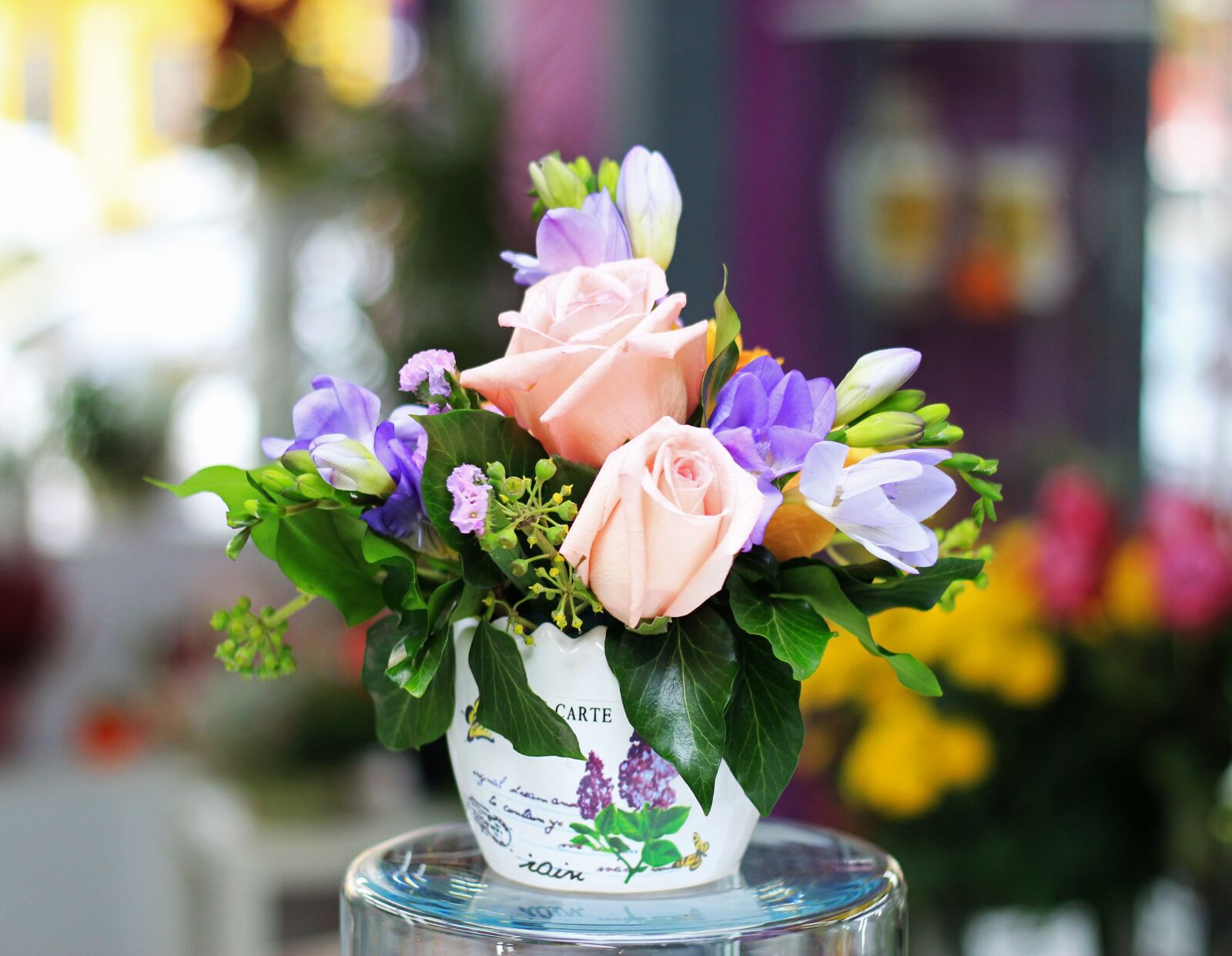 Canon EOS 700D (EOS Rebel T5i / EOS Kiss X7i) + Canon EF 50mm F1.8 STM sample photo. Flower, vase, bouquet photography