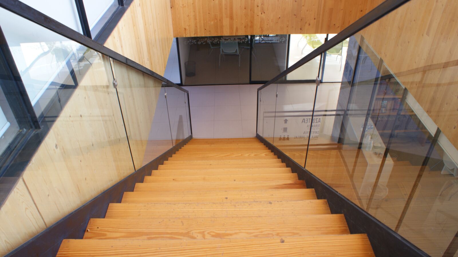 Sony Alpha DSLR-A350 sample photo. Ladder, architecture, wood photography