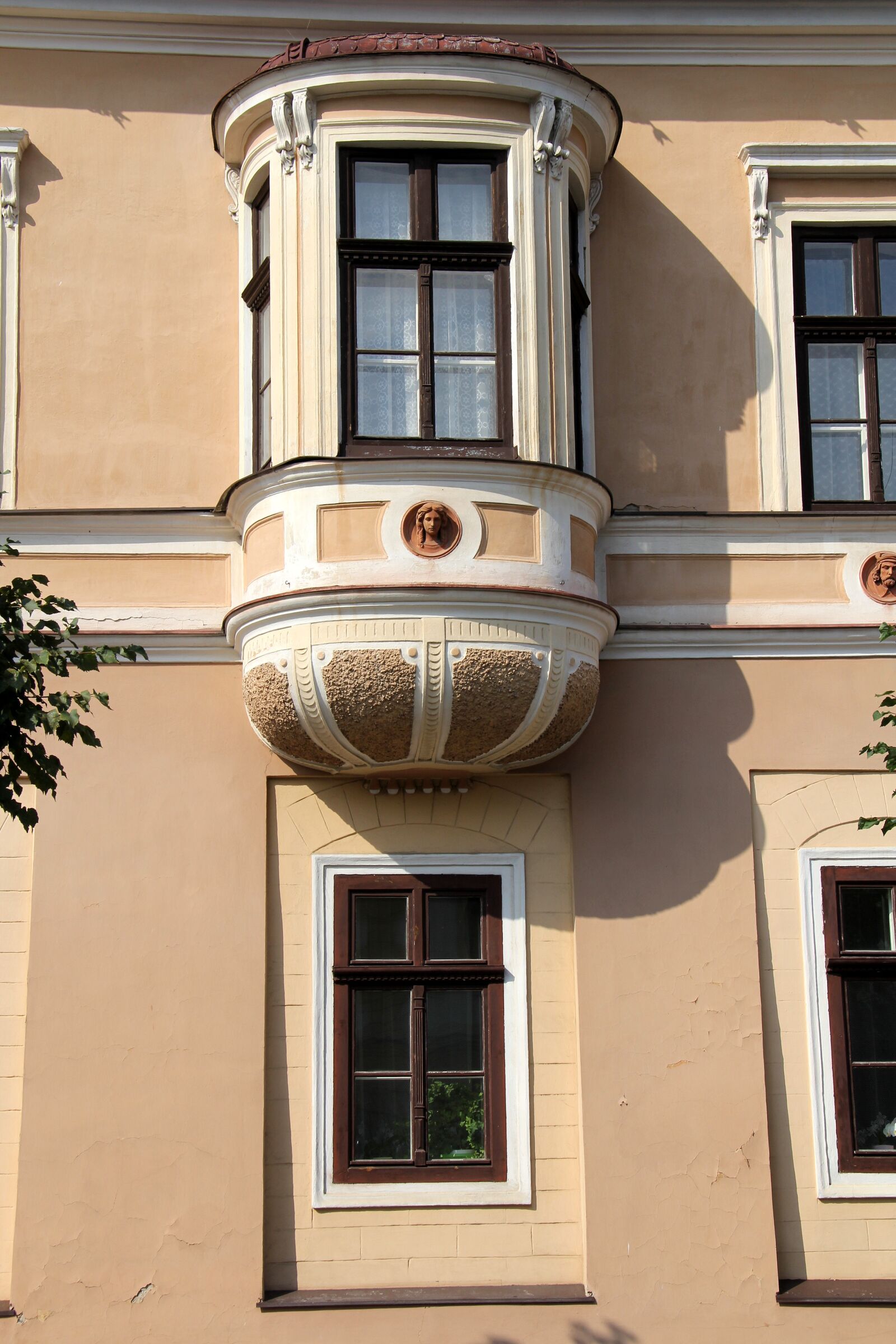 Canon EF-S 17-85mm F4-5.6 IS USM sample photo. Levoča, house, architecture photography