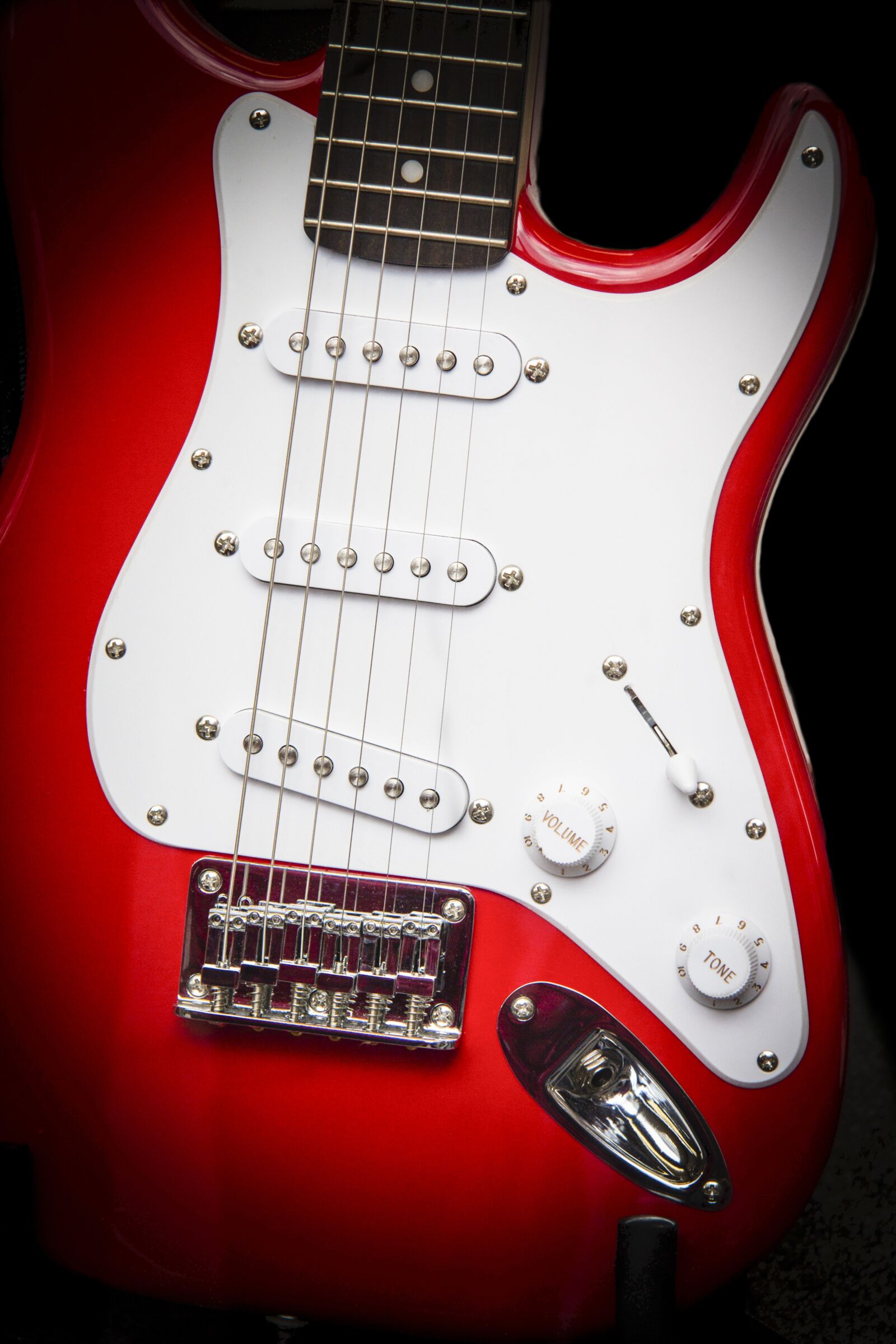 Canon EF-S 17-85mm F4-5.6 IS USM sample photo. Guitar, electric, electric guitar photography