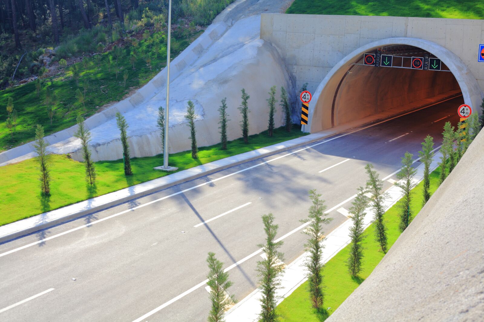 Canon EF 50mm F1.8 II sample photo. Tunnel, road, travel photography