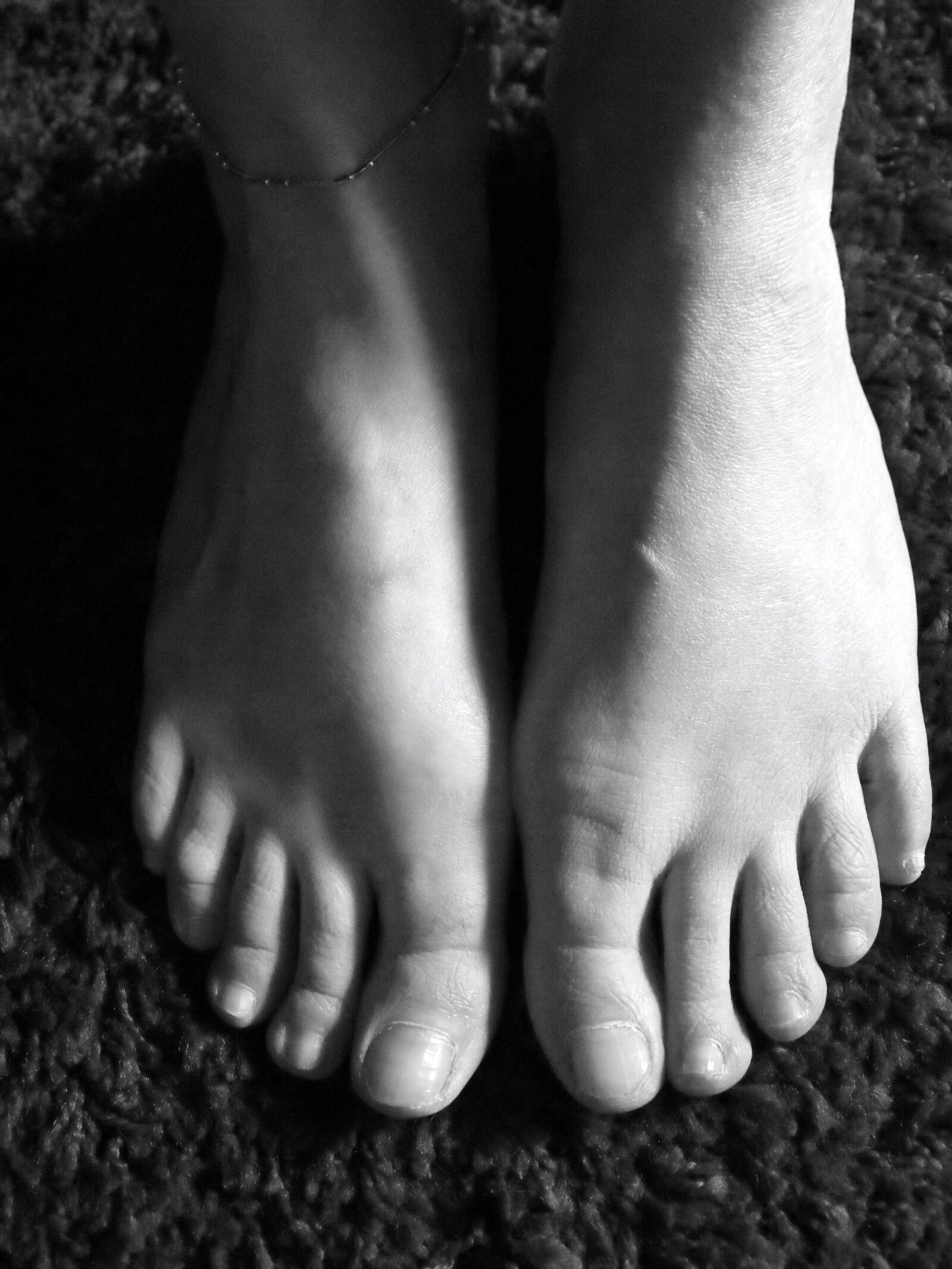 Fujifilm FinePix S1500 sample photo. Feet, stable, barefoot photography