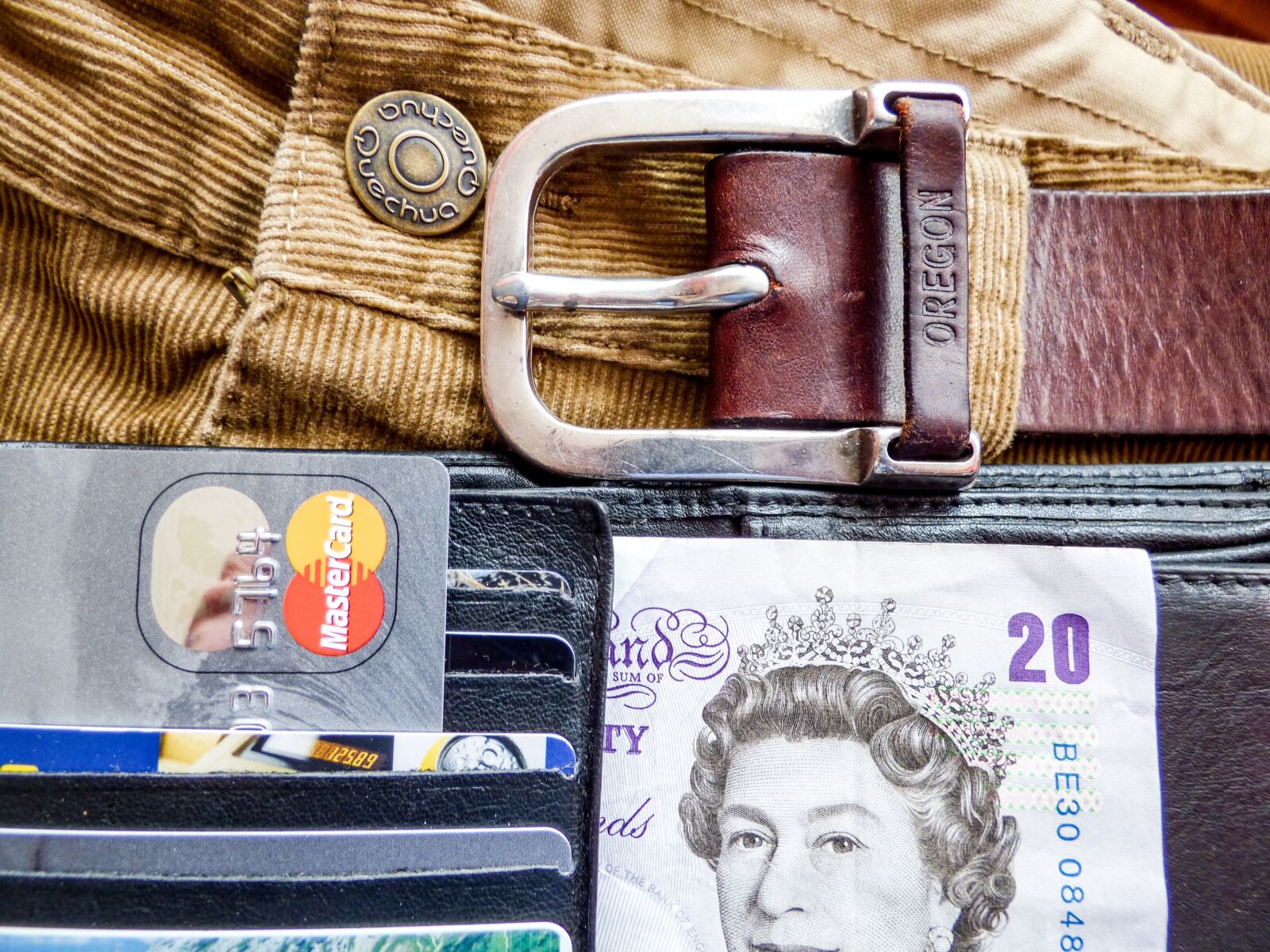 Panasonic DMC-FZ72 sample photo. Pants, wallet, banknote photography