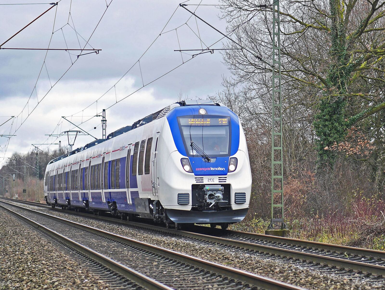 Panasonic Lumix DMC-GH3 sample photo. Transportation, vehicle, railroad, train photography