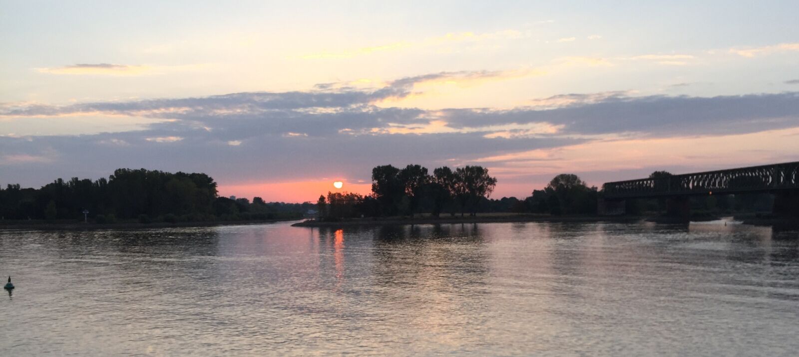 iPhone 6 back camera 4.15mm f/2.2 sample photo. Abendstimmung, water, sunset photography