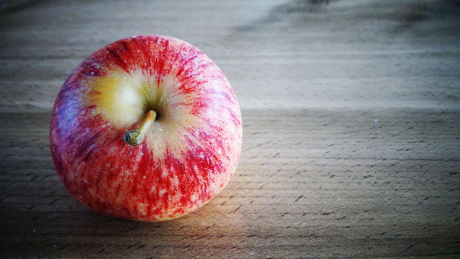 Sony Cyber-shot DSC-HX300 sample photo. Apple, red, fruit photography
