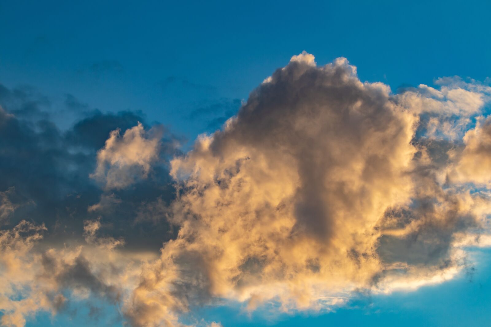 Canon EOS M50 (EOS Kiss M) sample photo. Sky, clouds, blue photography