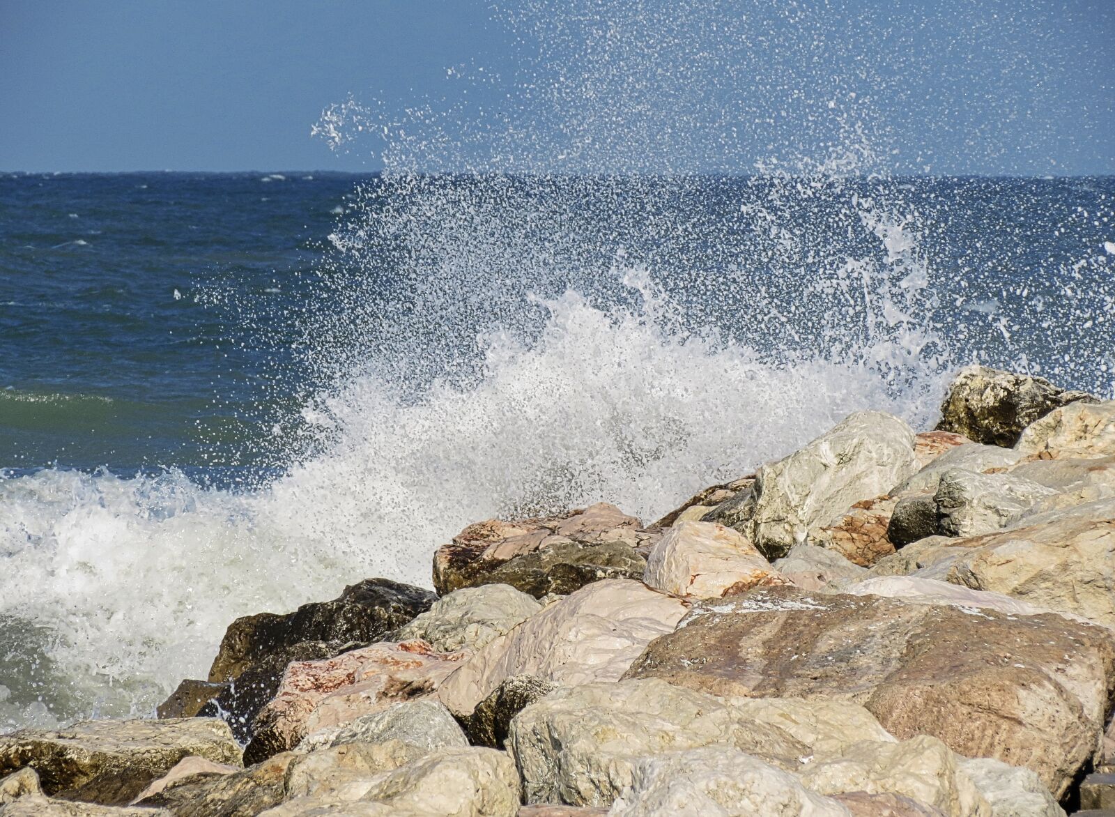 4.3 - 150.5 mm sample photo. Sea, rocks, water photography