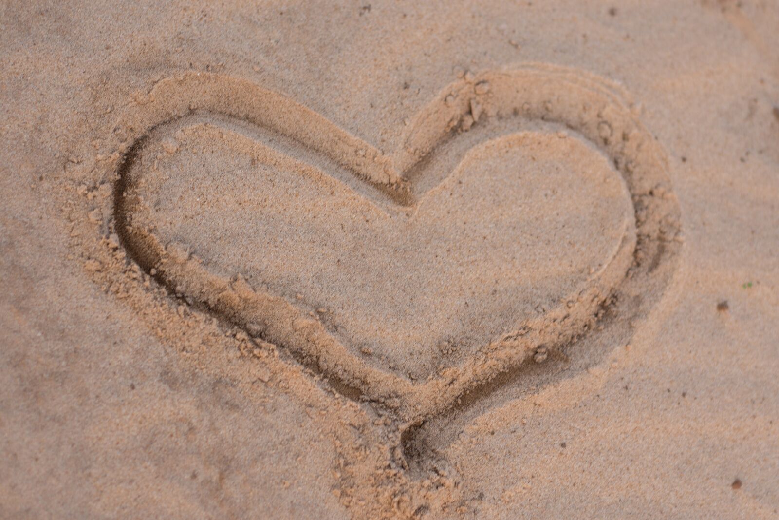 Nikon D7200 sample photo. Sand, heart, written photography