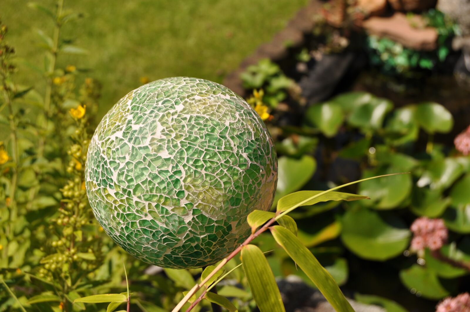Nikon D5000 sample photo. Decoration, garden, garden decoration photography