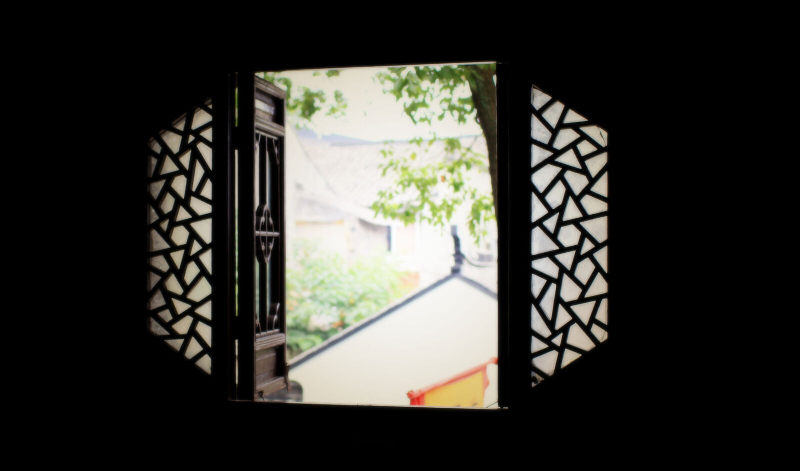 Canon EOS 5D Mark II sample photo. Chinese, architecture, church, window photography