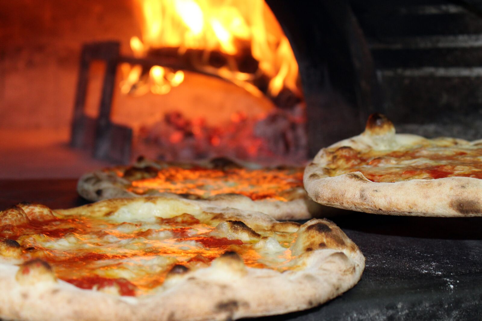 Canon EOS 1300D (EOS Rebel T6 / EOS Kiss X80) sample photo. Pizza, pizzeria, food photography