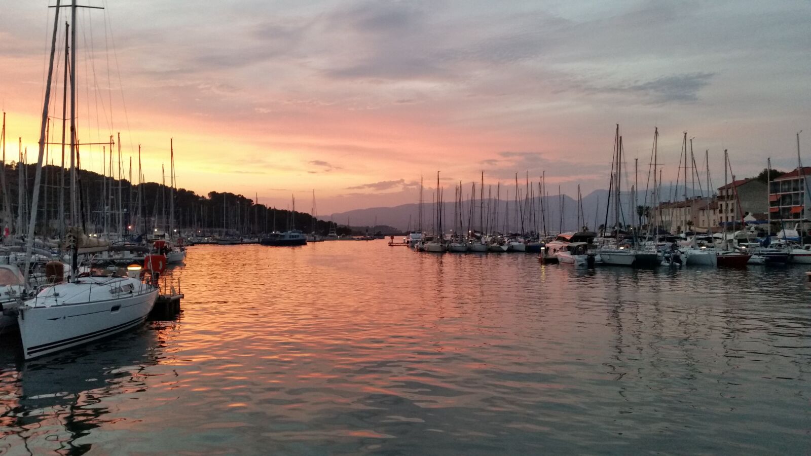 Samsung Galaxy S5 sample photo. Port, sea, boats photography