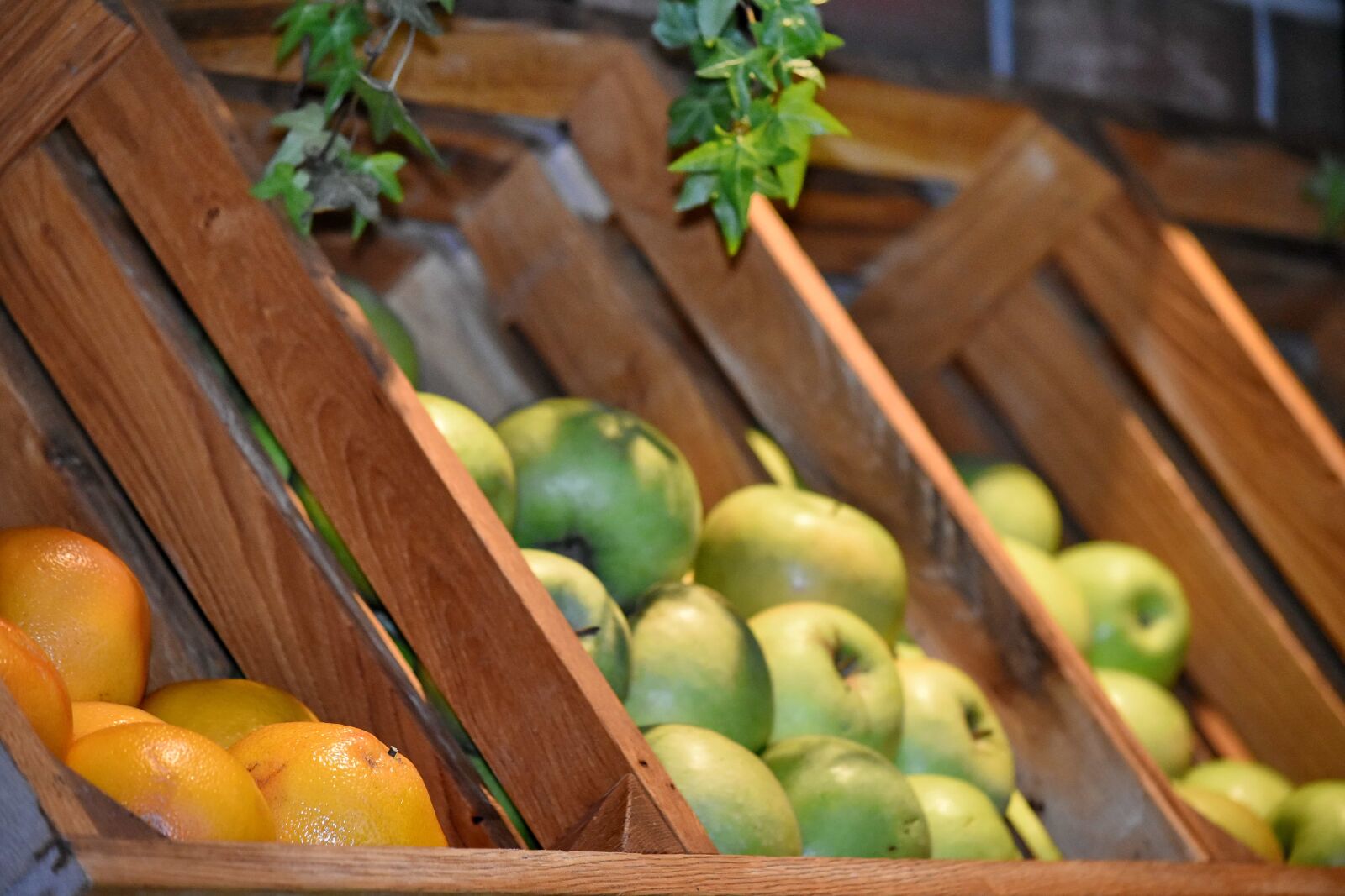 Nikon D5500 sample photo. Basket, supermarket, wood, fruit photography