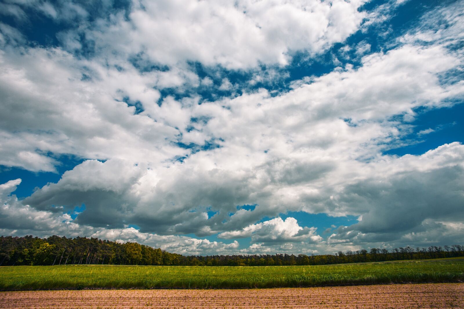 Canon EF 17-40mm F4L USM sample photo. Clouds, sky, landscape photography