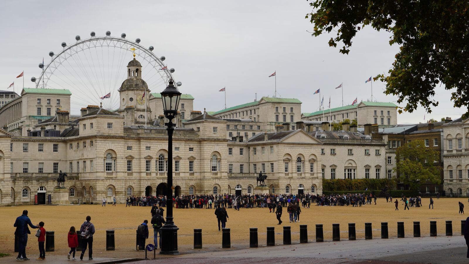 Sony E 18-135mm F3.5-5.6 OSS sample photo. Horse guards parade, palace photography