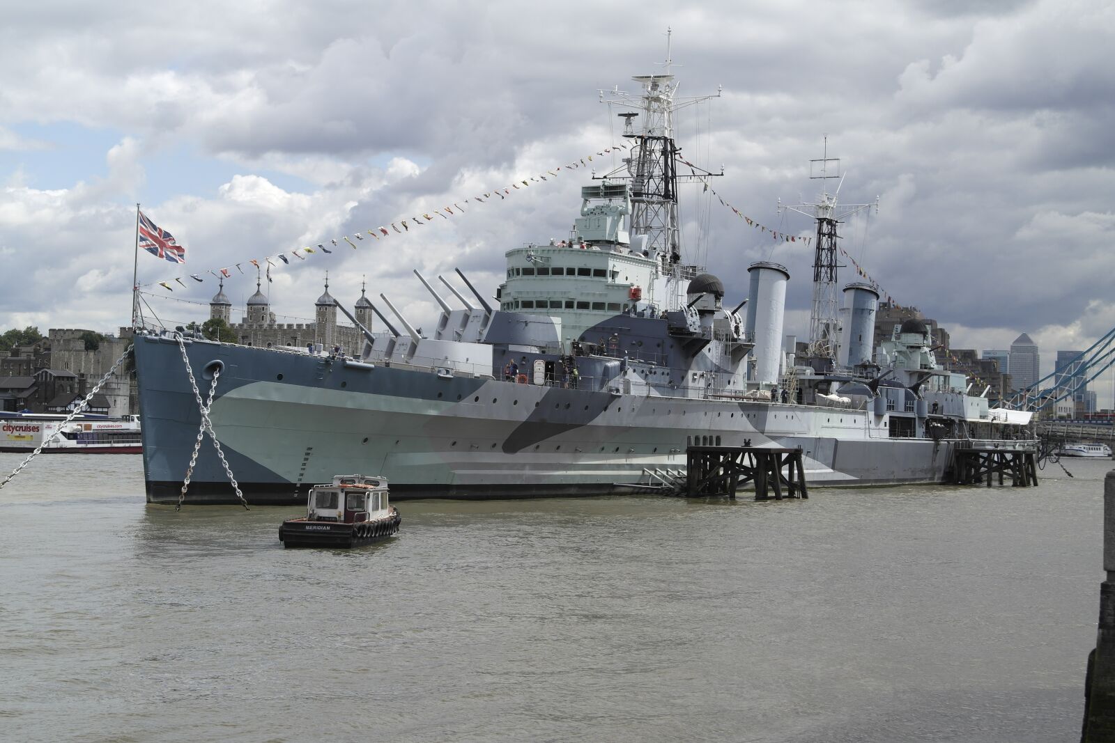 Samsung NX1000 sample photo. London, warship, city photography