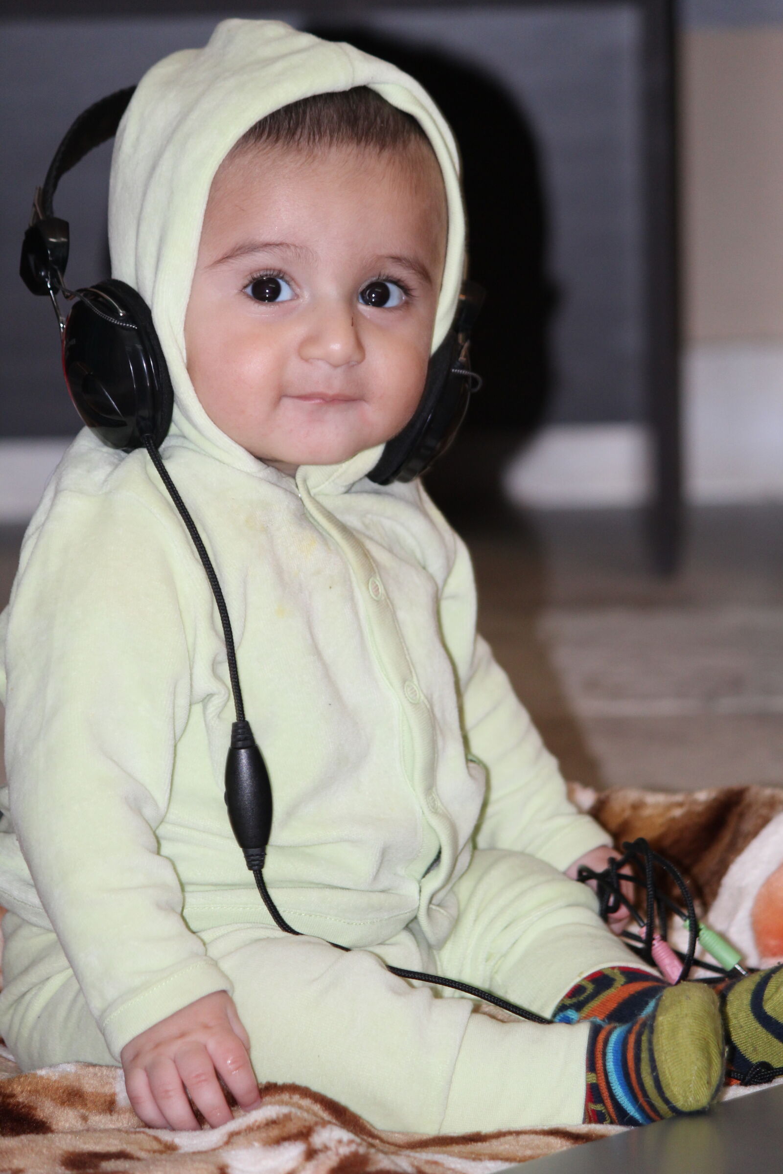 Canon EF-S 55-250mm F4-5.6 IS II sample photo. Baby, dj photography