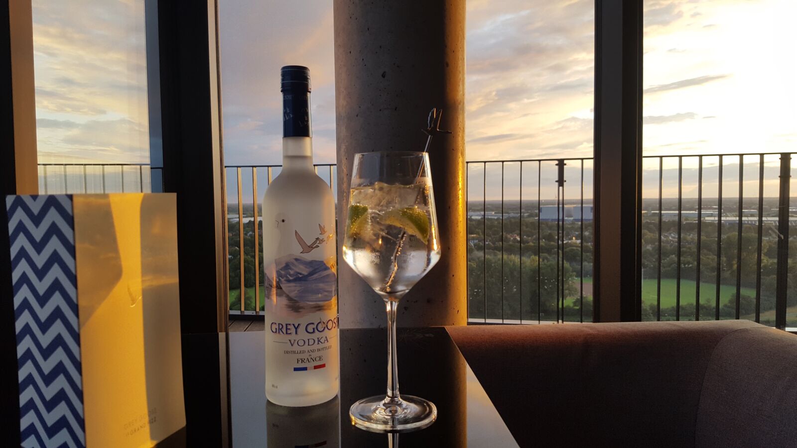 Samsung Galaxy S6 sample photo. Bar, booze, bottle photography