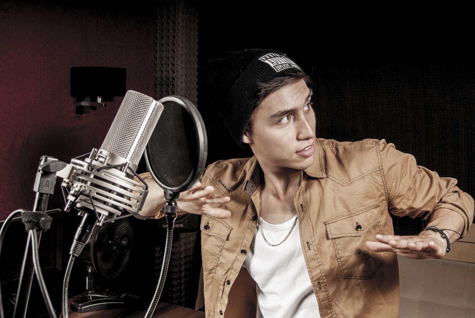 Nikon D200 sample photo. Singer, fashion, microphone photography