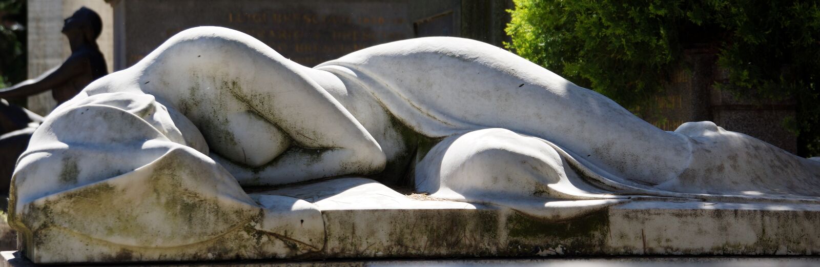 Sony Alpha NEX-7 sample photo. Grave, stone, statue photography