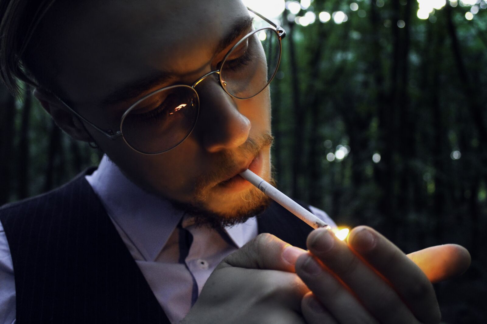 Canon EOS 1200D (EOS Rebel T5 / EOS Kiss X70 / EOS Hi) sample photo. Guy, cigarette, hands photography