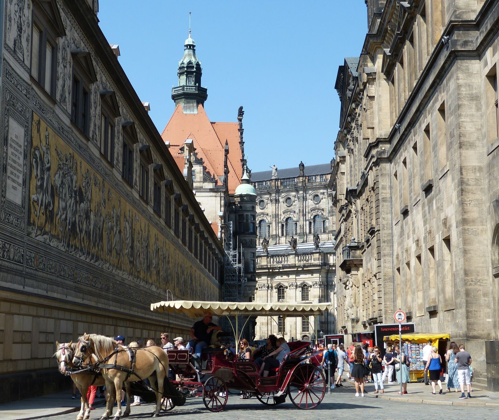 Panasonic Lumix DMC-FZ150 sample photo. Dresden, cathedral square, architecture photography