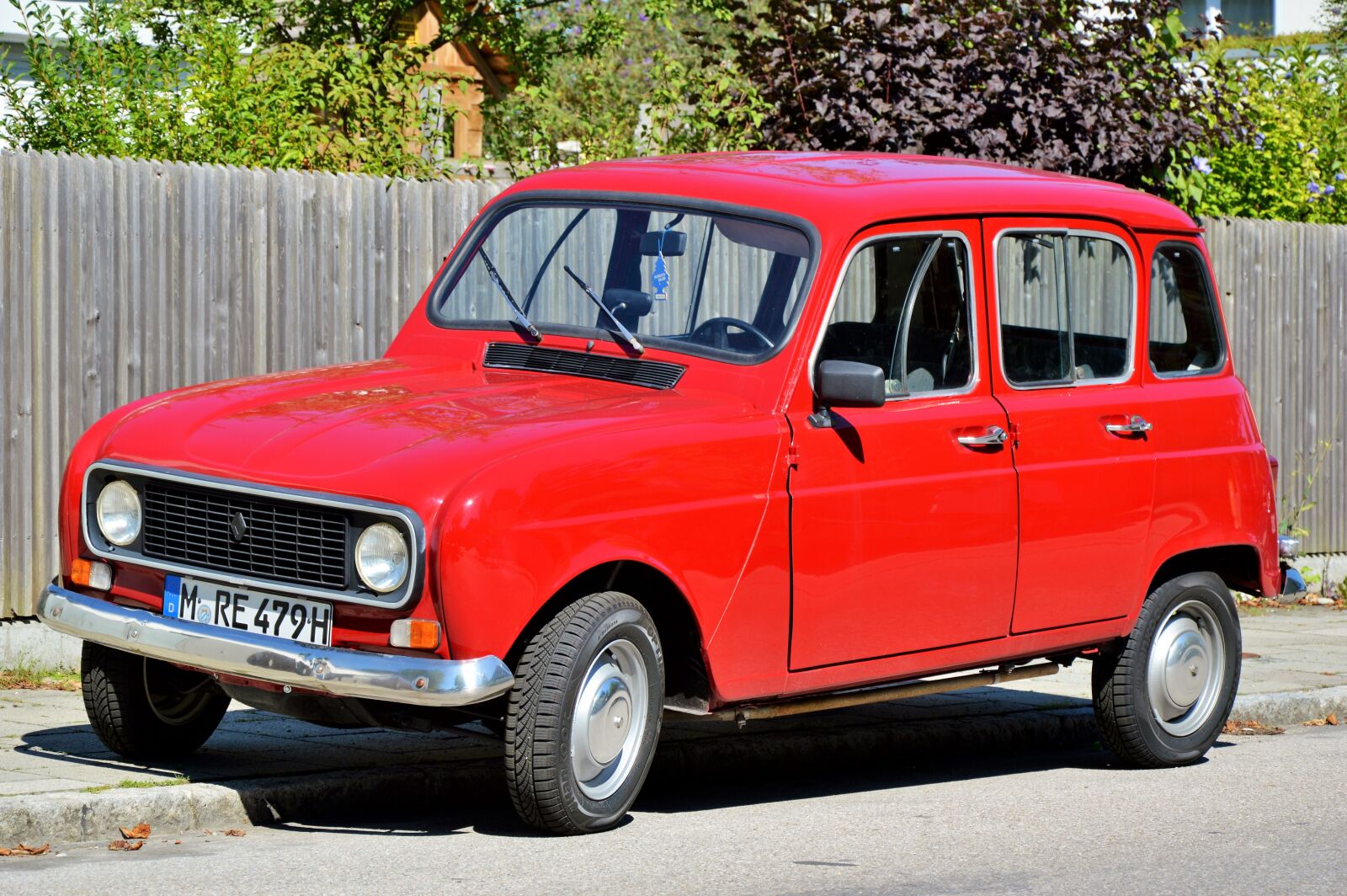 Nikon D3200 sample photo. Renault, renault r4, r4 photography
