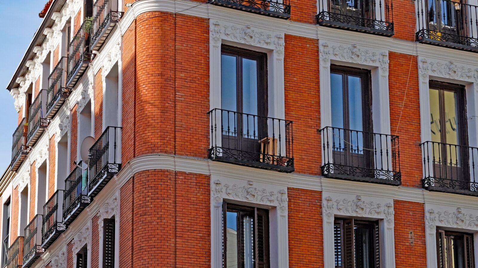 Fujifilm X30 sample photo. Madrid, building, city photography